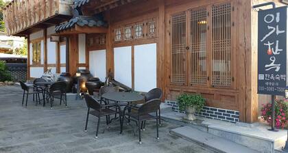 Lee Ga Hanok