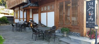 Lee Ga Hanok
