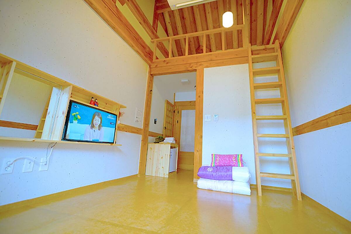 Room (3 persons) | Free WiFi, bed sheets