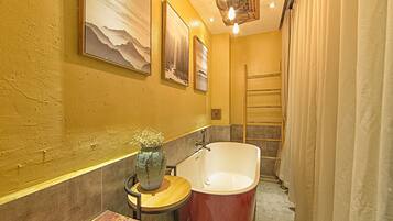 Signature Double Room, 1 King Bed | Bathroom | Shower, free toiletries, hair dryer, slippers