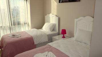 Apartment, 3 Bedrooms | Iron/ironing board, free cribs/infant beds, free WiFi