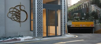 Sultan's Residence by Surur