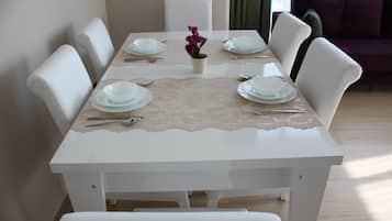 Apartment, 2 Bedrooms | In-room dining