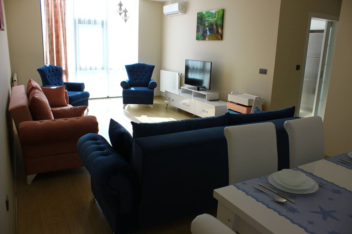 Apartment, 3 Bedrooms (Plus) | Living room