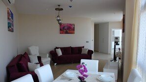 Apartamento, 3 habitaciones | Sala de estar