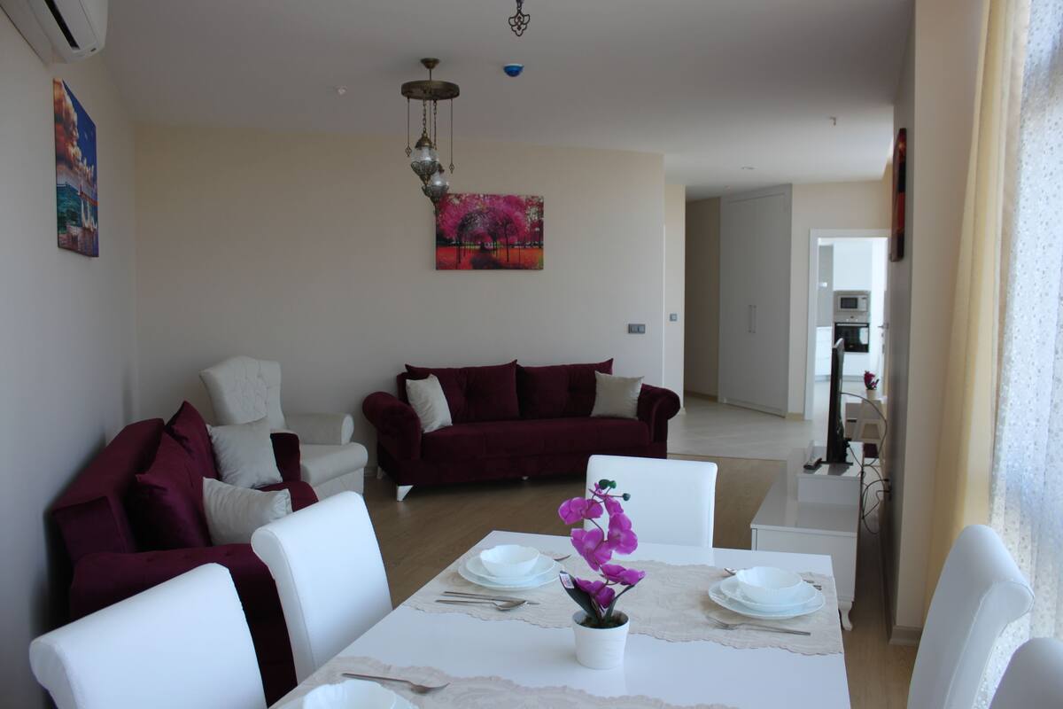 Apartment, 3 Bedrooms | Living room