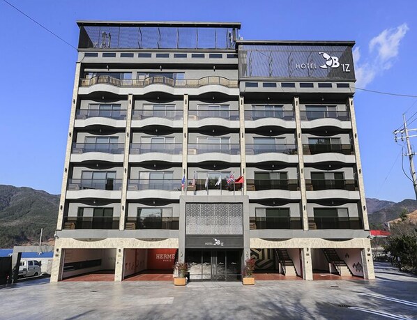 숙박 시설 정면