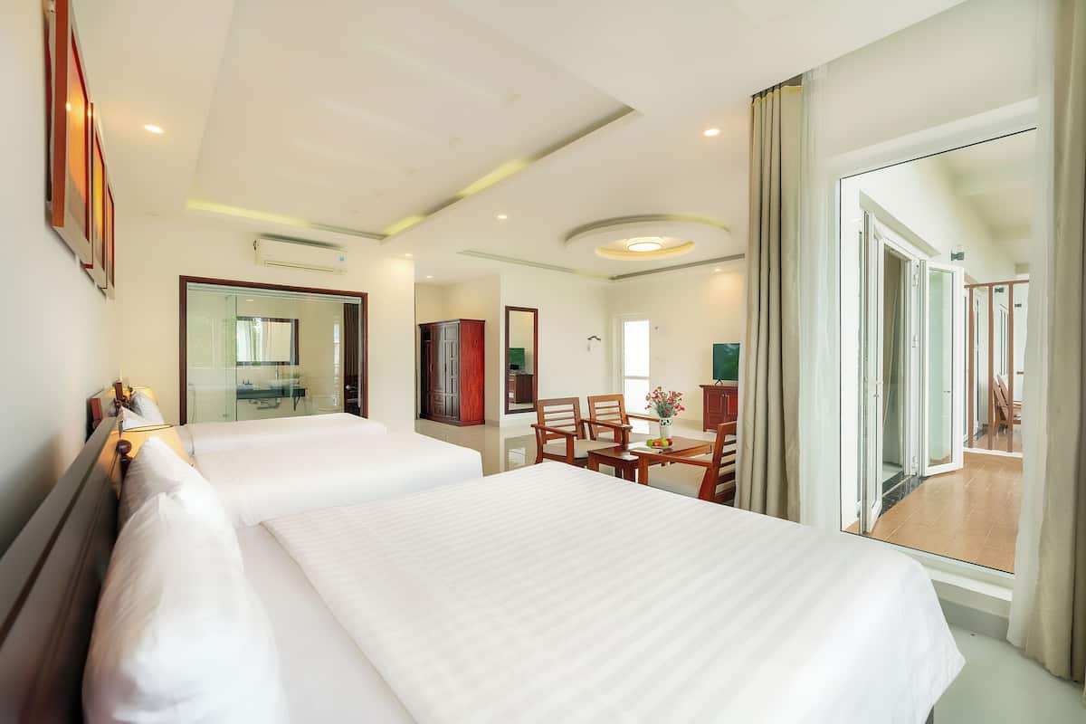 Family Suite, 1 Bedroom, City View | Premium bedding, minibar, in-room safe, desk