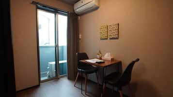 Standard Twin A | Desk, free WiFi