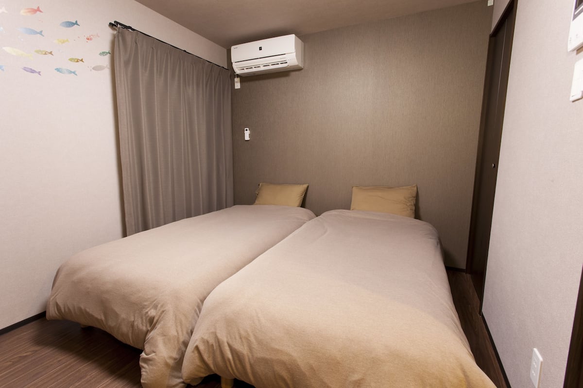 Standard-Zweibettzimmer (B) | Schreibtisch, kostenloses WLAN