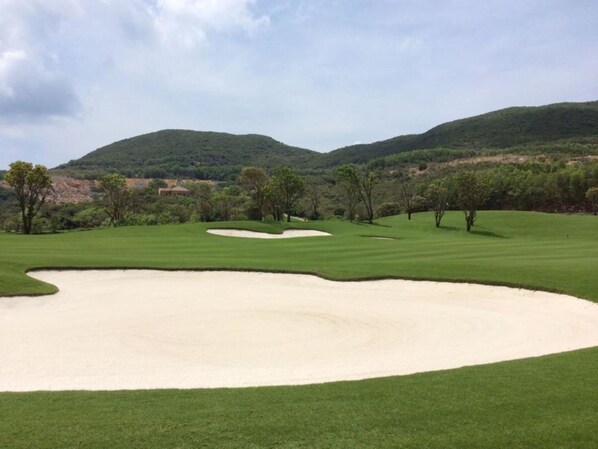 Property grounds - Vinpearl Nha Trang Bay Resort & Villas (Nha Trang)