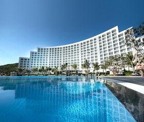 Outdoor pool, pool umbrellas, sun loungers