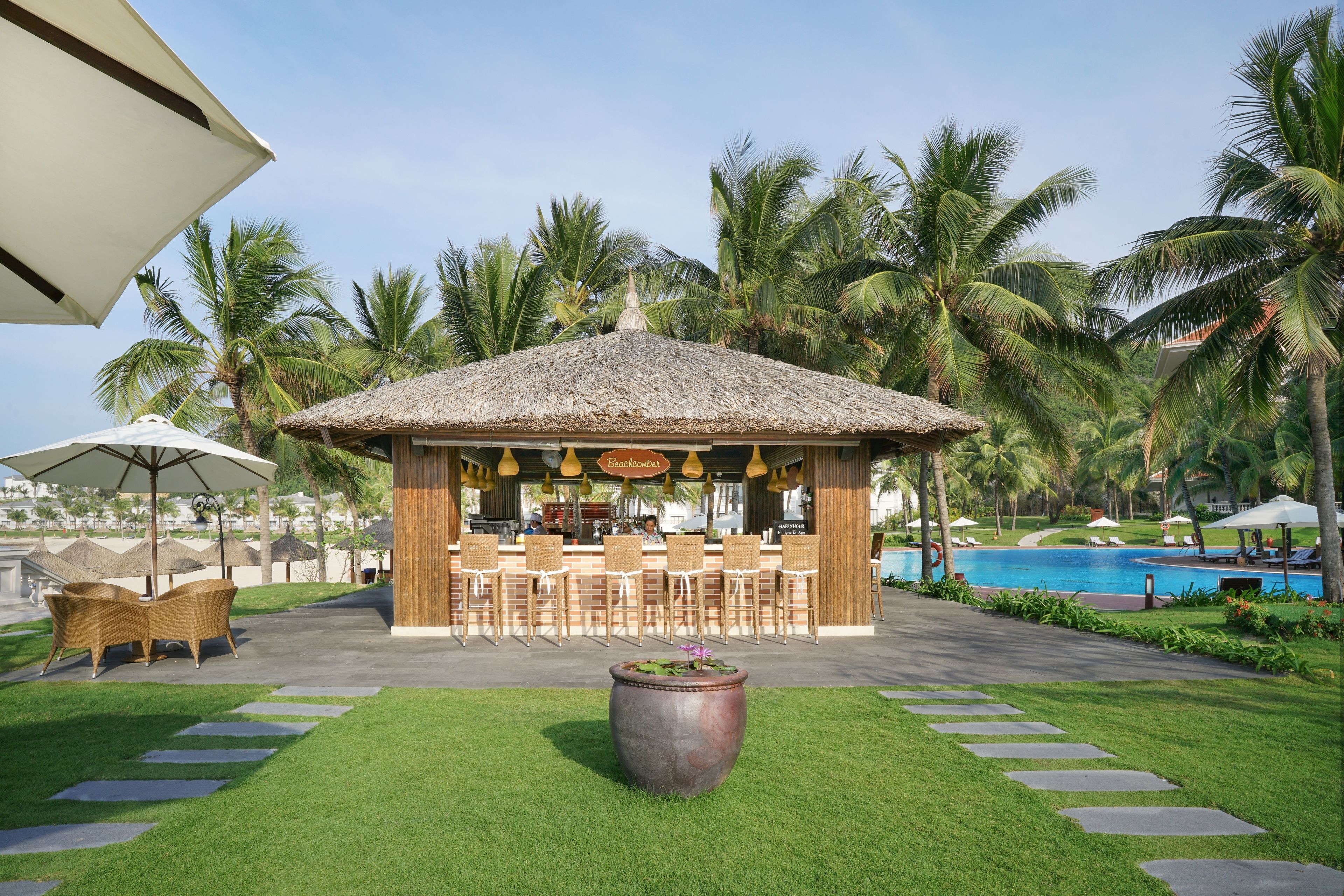 3 barer/lounger og bassengbar