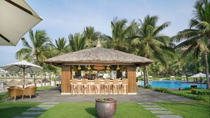 Bar (on property) - Vinpearl Nha Trang Villas (Nha Trang)