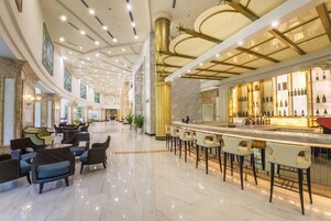 3 bares, bar junto a la piscina