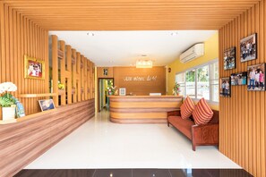 Check-in/check-out kiosk