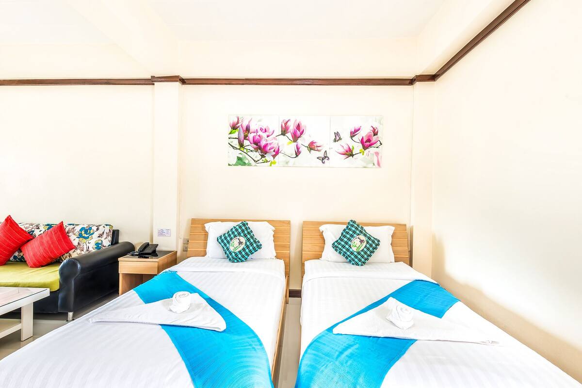 Twin Bed Room
