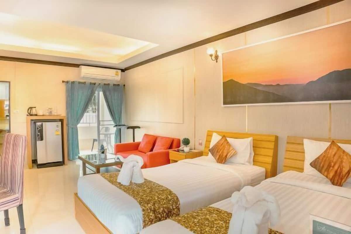 Minibar, Schreibtisch, Verdunkelungsvorhänge, Zustellbetten