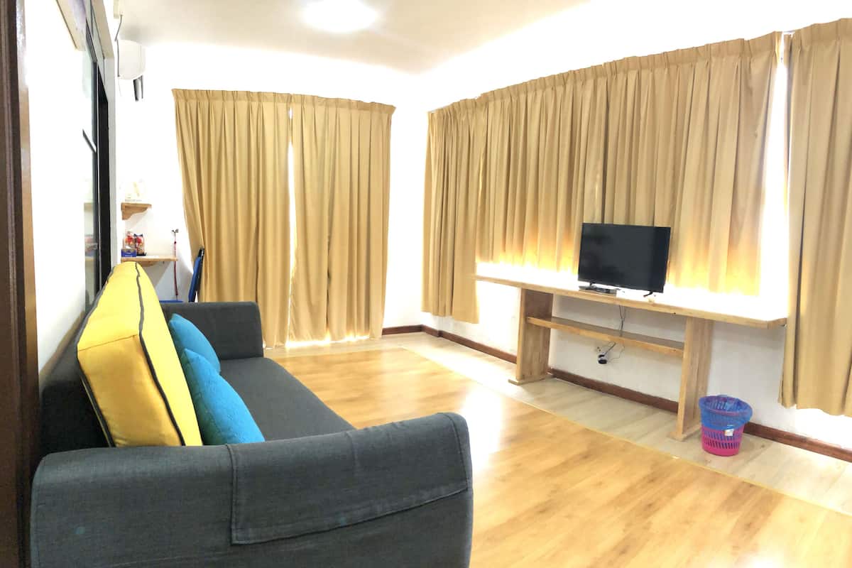 family suite | desk, iron/ironing board, free wifi, wheelchair access