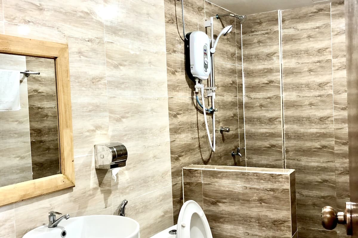 family suite | bathroom | shower, free toiletries, hair dryer, slippers