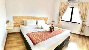 Desk, iron/ironing board, free WiFi, wheelchair access