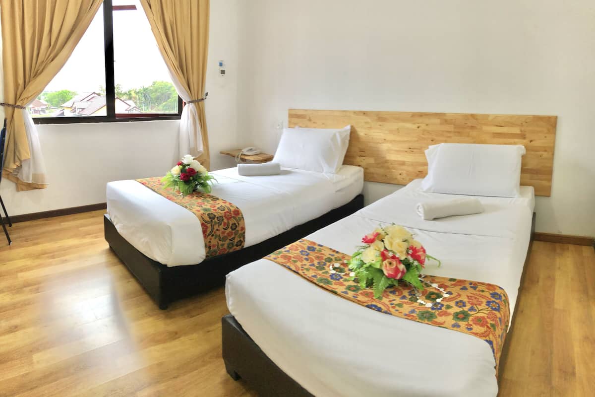 standard twin room | desk, iron/ironing board, free wifi, wheelchair access