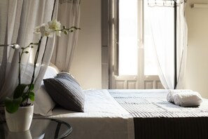 Standard Double Room | Minibar, desk, soundproofing, free cribs/infant beds - Le Royal (Reggio Calabria)