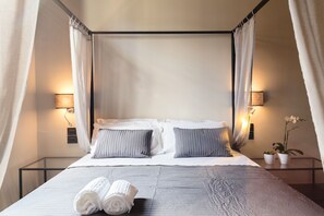 Standard Double Room | Minibar, desk, soundproofing, free cribs/infant beds - Le Royal (Reggio Calabria)