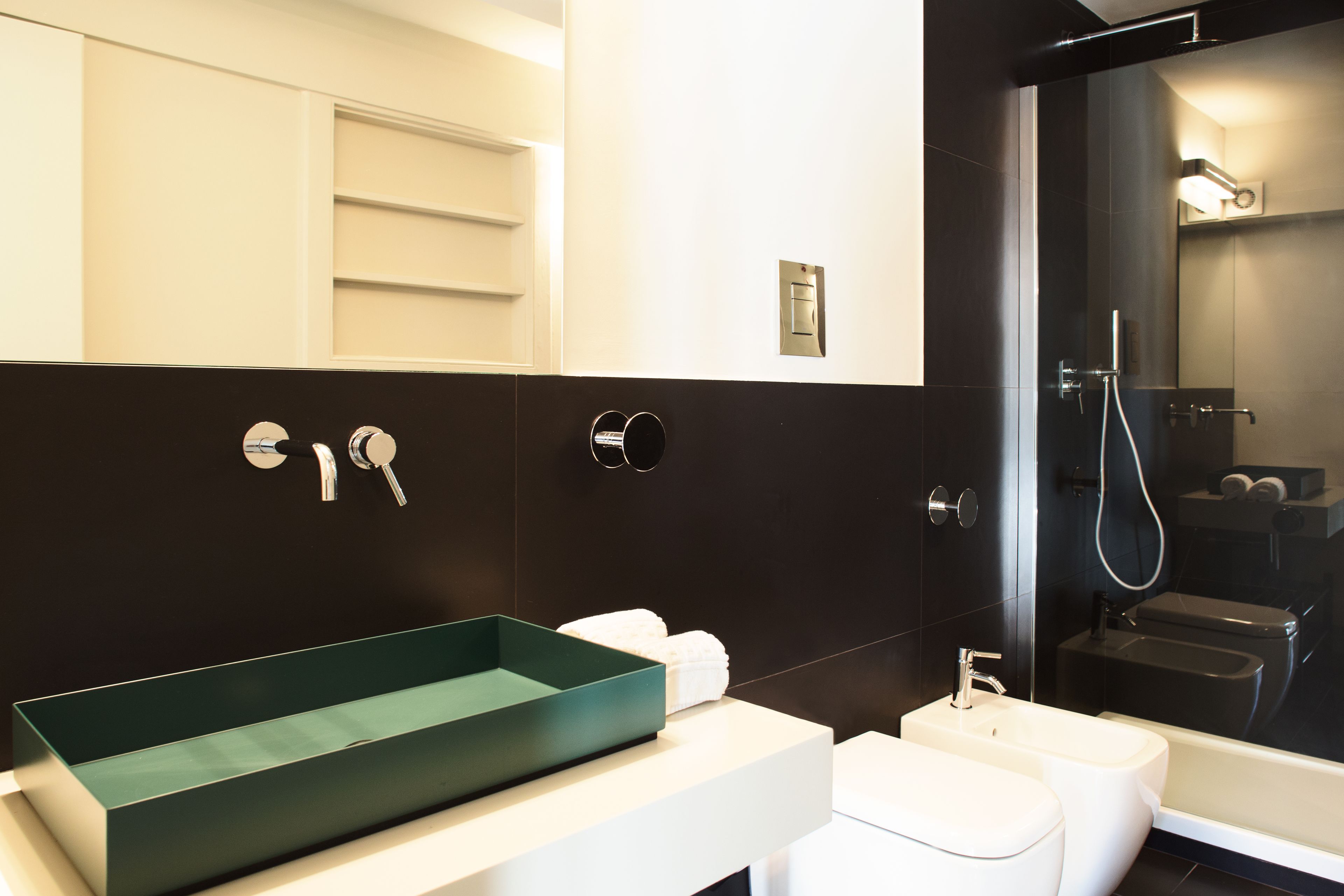 Comfort-Doppelzimmer | Badezimmer | Dusche, kostenlose Toilettenartikel, Haartrockner, Bidet
