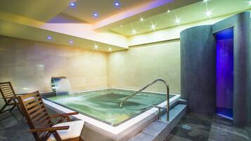 Sisäuima-allas, ulkouima-allas