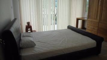 Habitación Deluxe con 1 cama matrimonial o 2 individuales, con acceso para personas discapacitadas | Escritorio, cunas gratuitas, camas extra gratis y wifi gratis