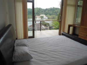 Deluxe Double or Twin Room, Accessible, Lake View | Desk, free cots/infant beds, free rollaway beds, free WiFi