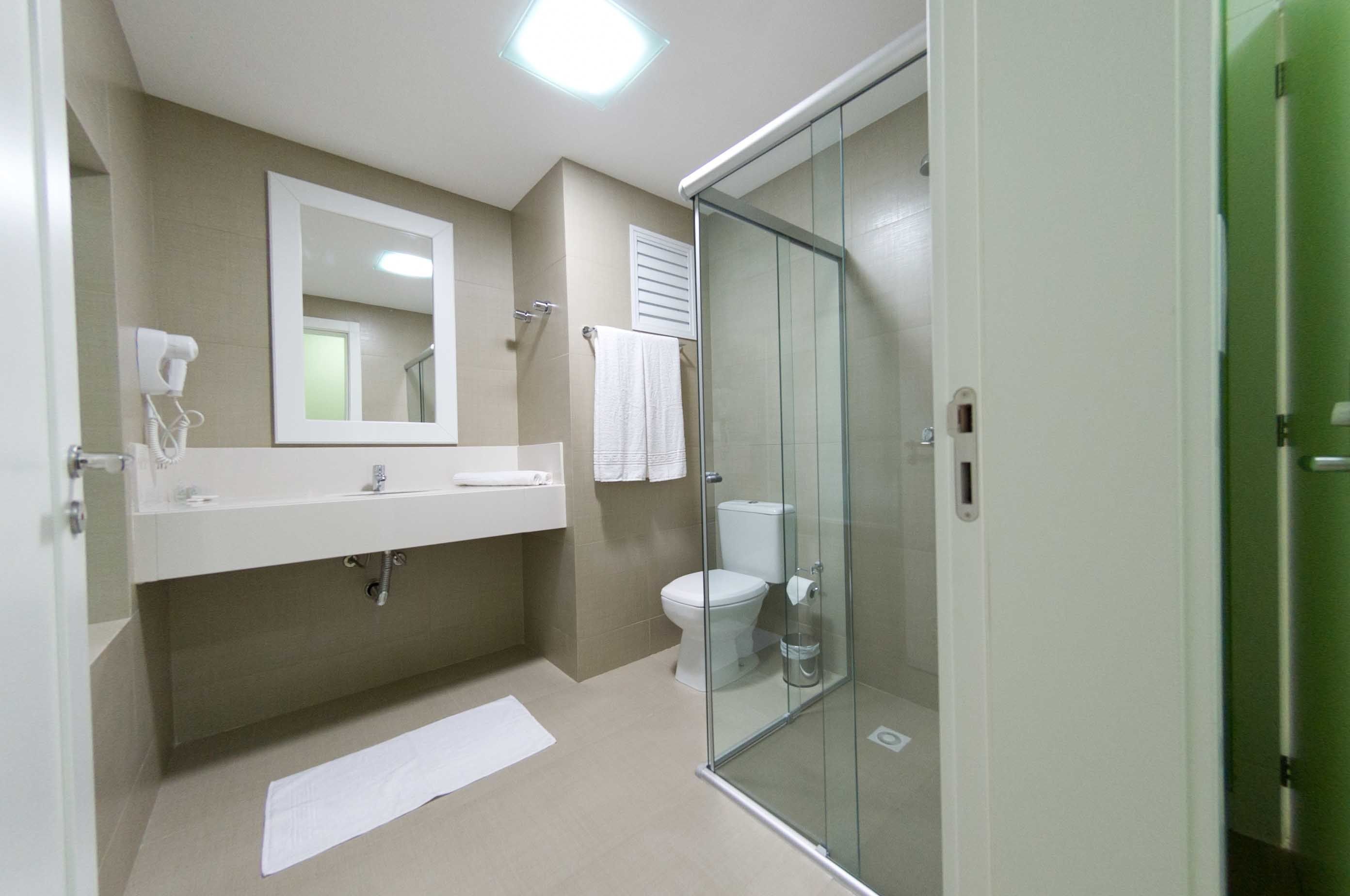 standard double or twin room | bathroom | shower, free toiletries, hair dryer, towels