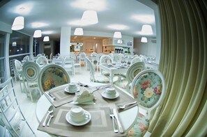 Free daily buffet breakfast - Hotel Oma Zita (Forquilhinha)