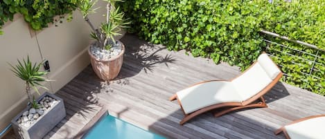 Outdoor pool, pool loungers