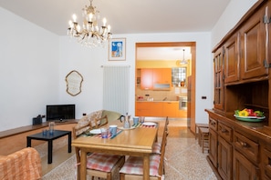 Apartment, 2 Schlafzimmer | Wohnbereich | Flachbildfernseher