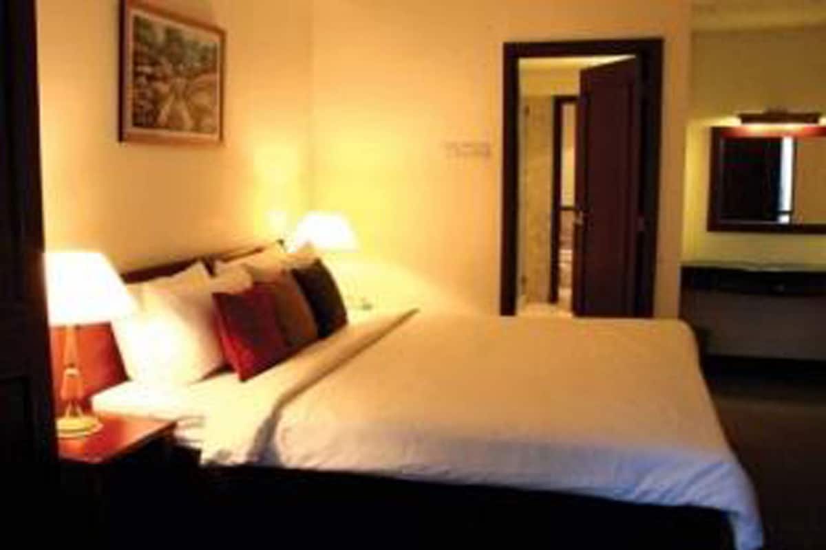 Superior Room | In-room safe, desk, iron/ironing board, free cots/infant beds