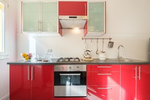 华丽公寓 | 私人厨房 | 冰箱、微波炉、炉灶、电热水壶