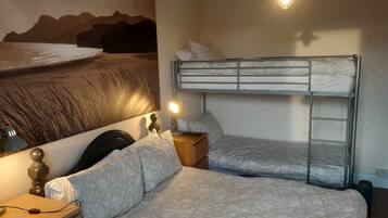 Family room - private bathroom | 1 dormitorio, wifi gratis, ropa de cama