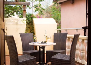 อพาร์ทเมนท์, 1 ห้องนอน, ชั้นลอย (2nd Floor) | ลานระเบียง/นอกชาน