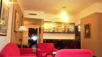 Room, 2 Bedrooms | Meja, Wi-fi percuma, cadar katil
