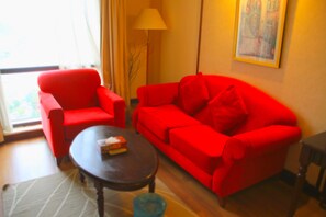 Camera Superior | Una scrivania, Wi-Fi gratuito, lenzuola