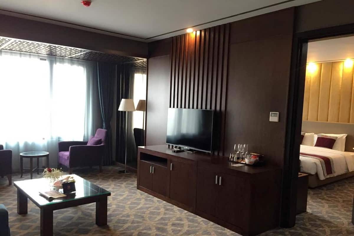 Een minibar, een kluis op de kamer, een bureau, gratis wifi
