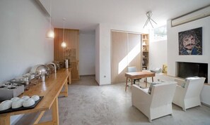 Escritorio, insonorización, wifi gratis y ropa de cama 