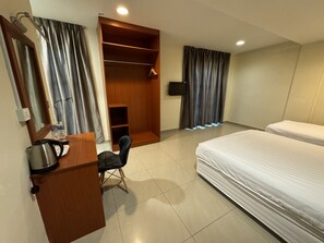 Desk, soundproofing, iron/ironing board, free WiFi - Aeton Hotel (Nilai)