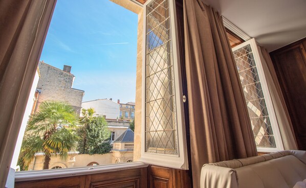 Executive Double Room, Garden View (Noyer) | 1 bedroom, Egyptian cotton sheets, premium bedding, Select Comfort beds - Hôtel des Quinconces (Bordeaux)