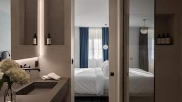 Habitación doble clásica, vista a la ciudad | 1 habitación, sábanas de algodón egipcio y ropa de cama de alta calidad