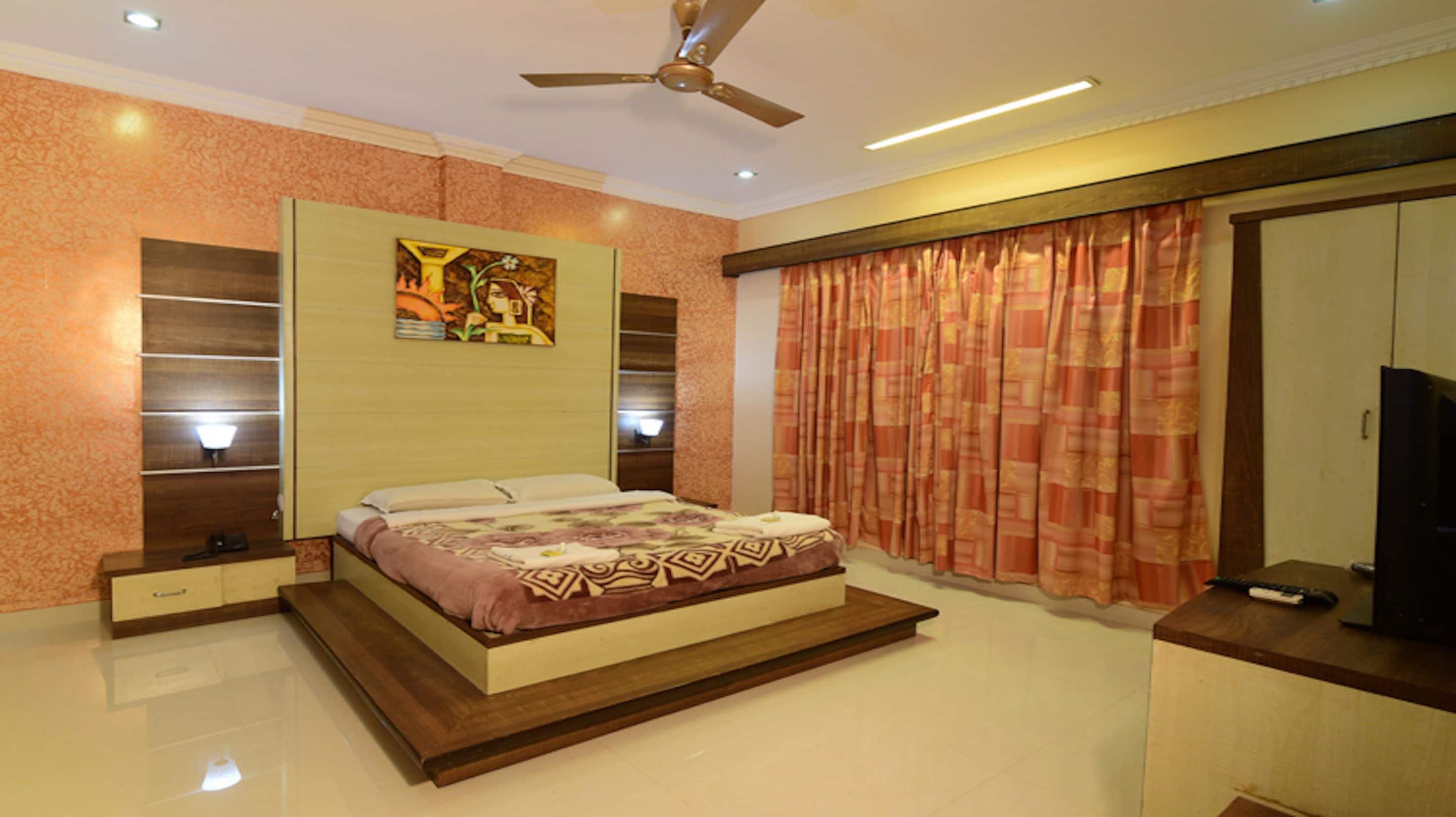 Suite, 1 Bedroom, Refrigerator | Desk, rollaway beds, free WiFi