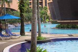 Infinity pool