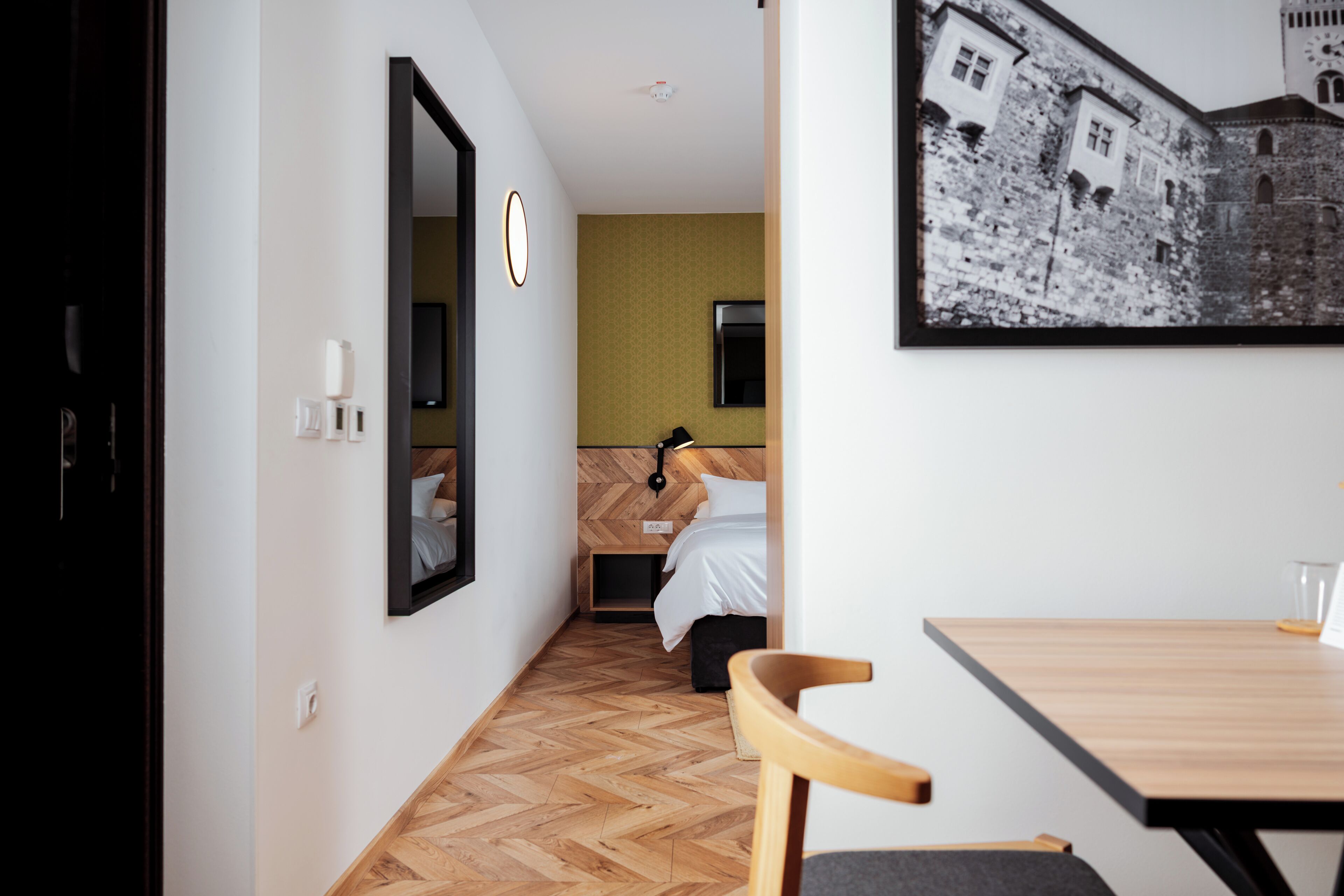 Classic Studio | Minibar, in-room safe, desk, laptop workspace